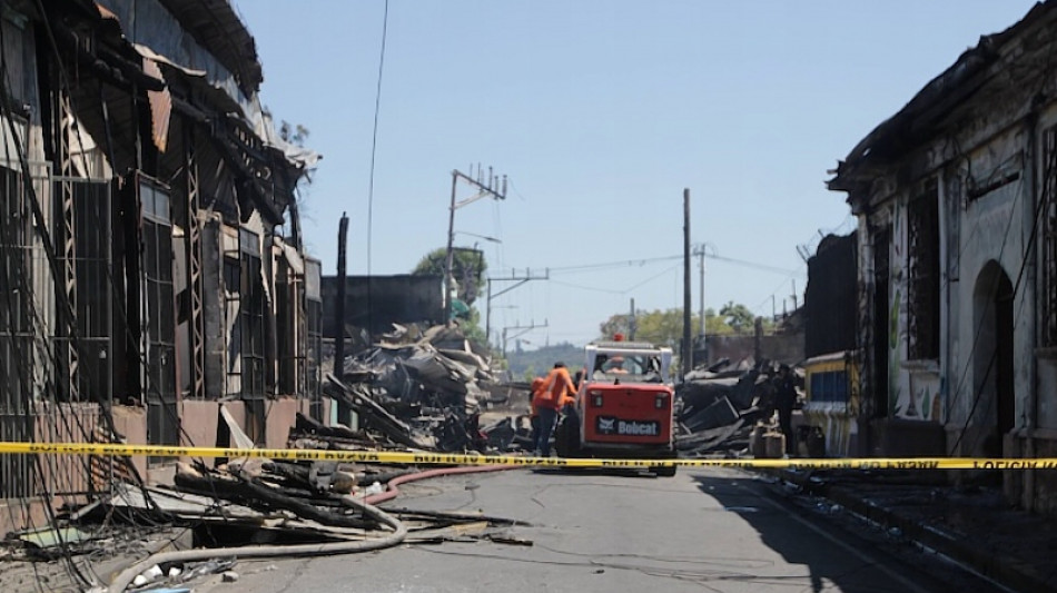 San Salvador, un incendio devasta il centro storico: 5 morti