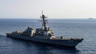 Trump e Petro trocam ameaças; EUA bombardeia embarcações no Pacífico