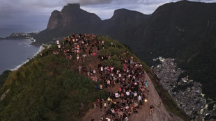 Centenas de turistas retornam ao Morro Dois Irm&atilde;os ap&oacute;s susto causado por opera&ccedil;&atilde;o policial