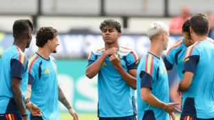 Espanha e Uruguai voltam a campo neste domingo e querem se juntar aos campe&otilde;es que j&aacute; venceram