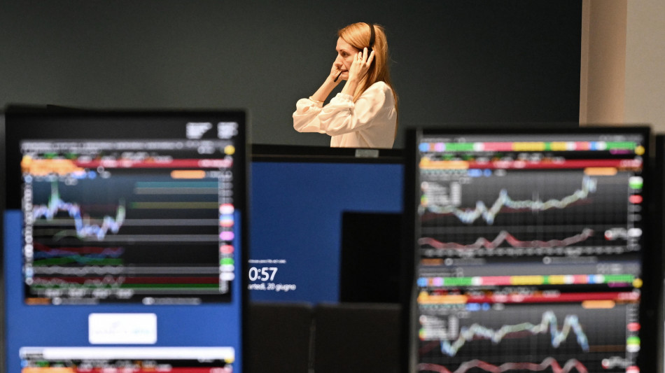 Borsa: Milano riduce il calo (-0,2%), in Europa gi&ugrave; moda e auto