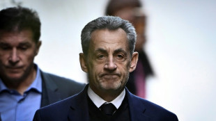 Ex-presidente Sarkozy deixa a pris&atilde;o na Fran&ccedil;a ap&oacute;s 20 dias