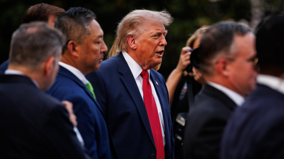 Trump, 'con Iran trattiamo, risolveremo in un modo o in un altro'