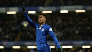 Com gola&ccedil;o de Est&ecirc;v&atilde;o, Chelsea vence Barcelona (3-0) na Champions