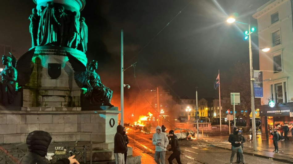 Les &eacute;meutes de Dublin r&eacute;v&egrave;lent la mont&eacute;e du sentiment anti-migrants en Irlande