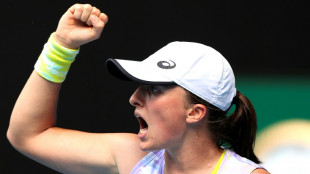 Swiatek downs veteran Kanepi to make Australian Open semi-finals