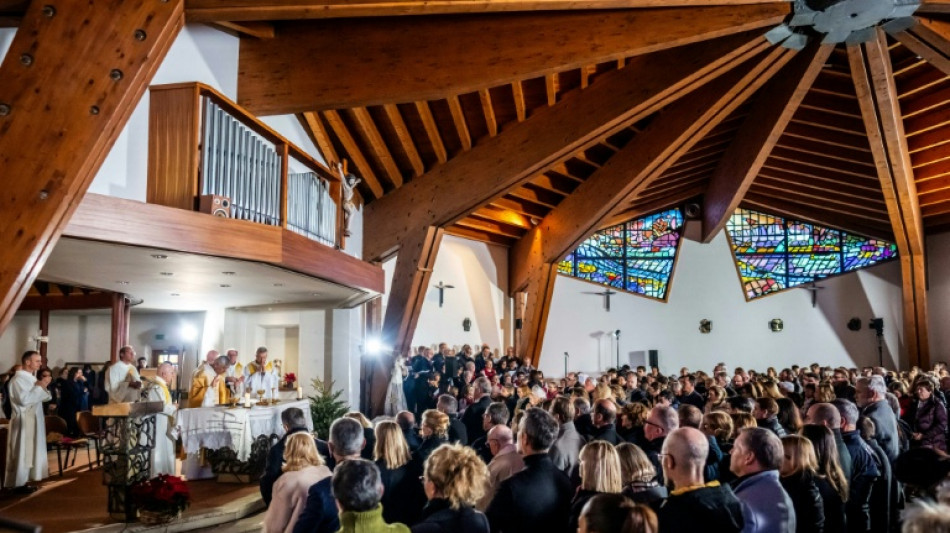 Bar incendi&eacute; en Suisse: les premiers &eacute;trangers identifi&eacute;s parmi les corps