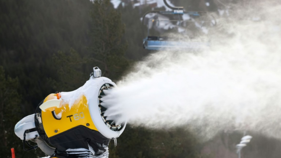 Pyr&eacute;n&eacute;es: la neige artificielle, planche de salut du ski &agrave; Font Romeu