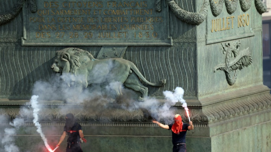 Sube la tensi&oacute;n social en Francia con una huelga de funcionarios y protestas de estudiantes