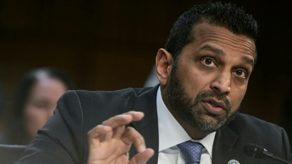 Dos exagentes demandan al director del FBI, alegando un despido por el caso Trump 