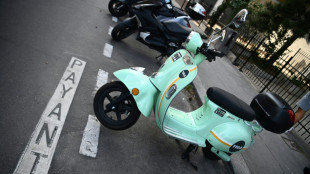 Dans les rues de Paris, motos et scooters payent d&eacute;sormais leur stationnement