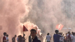 Derby Torino: squadre ancora negli spogliatoi, ultr&agrave; minacciano invasione di campo