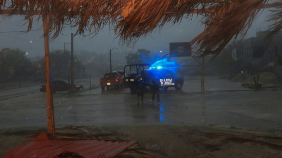 3 dead, 8 missing after Hurricane Agatha hits Mexico

provoca da&ntilde;os en carreteras en la costa del Pac&iacute;fico mexicano