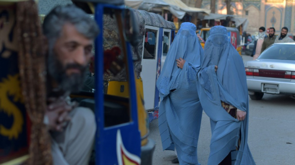 Afghanistan: le chef supr&ecirc;me ordonne aux femmes de porter un voile int&eacute;gral en public