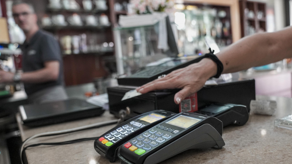 Ultimi giorni per abbinare registratori di cassa e Pos, scadenza luned&igrave;