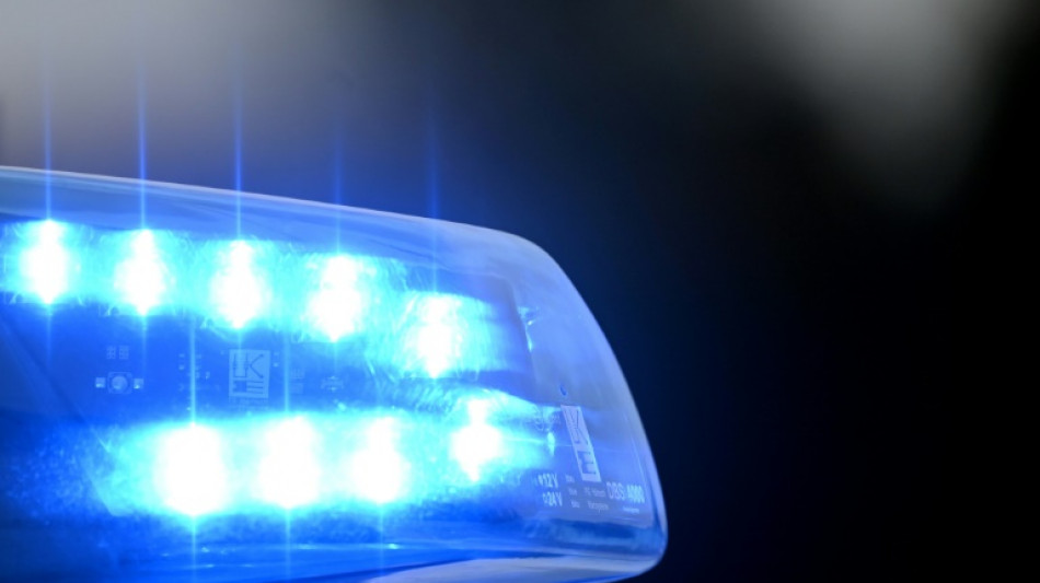 Handfessel klemmt nach Liebesspiel - Feuerwehr befreit Mann mit Flex