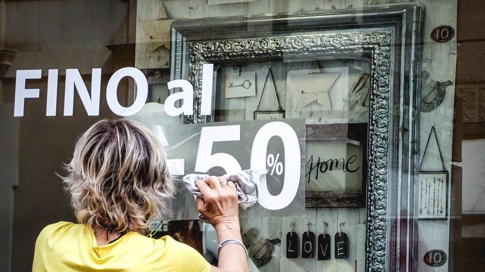 Moda, da domani vietato distruggere capi abbigliamento invenduti