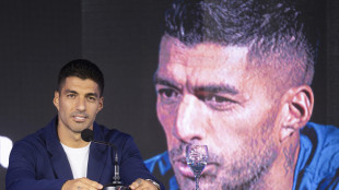 Calcio: Suarez in lacrime addio a Uruguay '&egrave; il momento giusto'