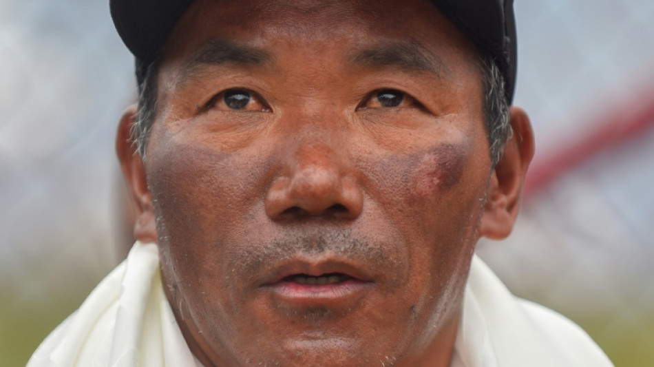 Le Népalais Kami Rita Sherpa atteint le sommet de l'Everest pour la 31e fois, battant son propre record