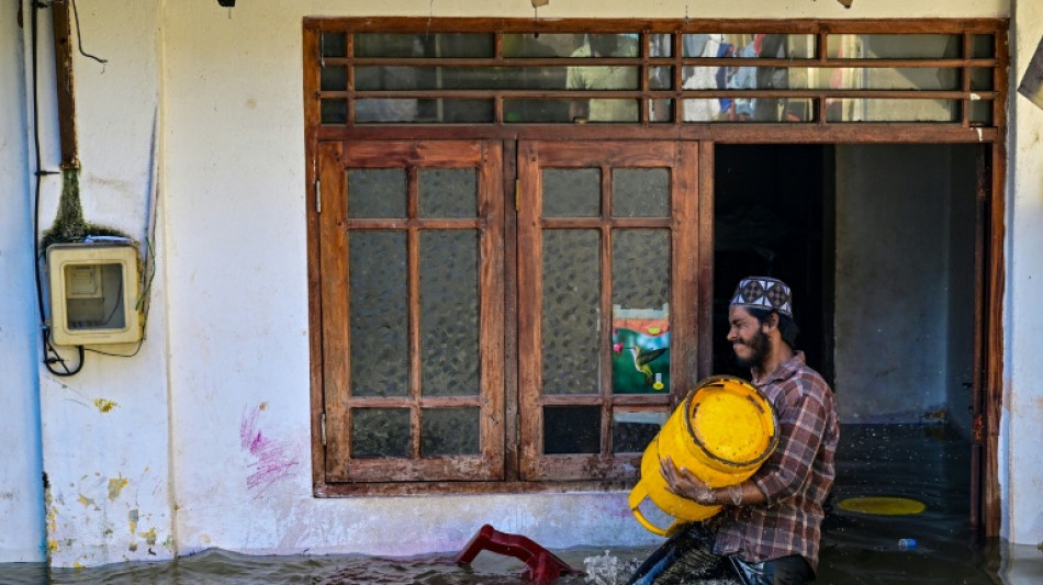 Mehr als 330 Tote durch Zyklon "Ditwah" in Sri Lanka - Colombo unter Wasser