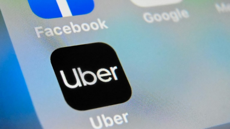 R&eacute;v&eacute;lation de liens privil&eacute;gi&eacute;s entre Macron et Uber, indignation &agrave; gauche