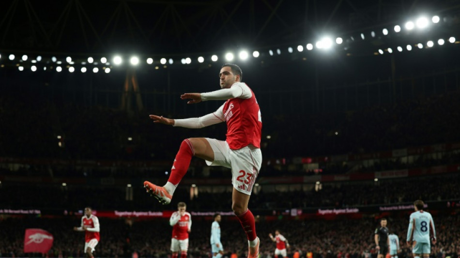 Arsenal vence Brentford e segue firme na liderança da Premier League