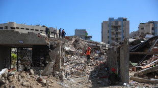 Soccorritori al lavoro in Venezuela per estrarre uomo vivo a 8 giorni dal sisma