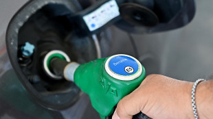 Staffetta, benzina ancora in calo, self a 1,694 euro