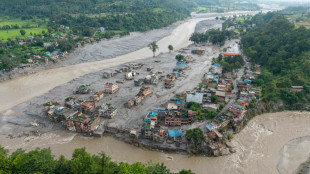 Nepal&iacute;es buscan a sus seres queridos desaparecidos tras el devastador alud 