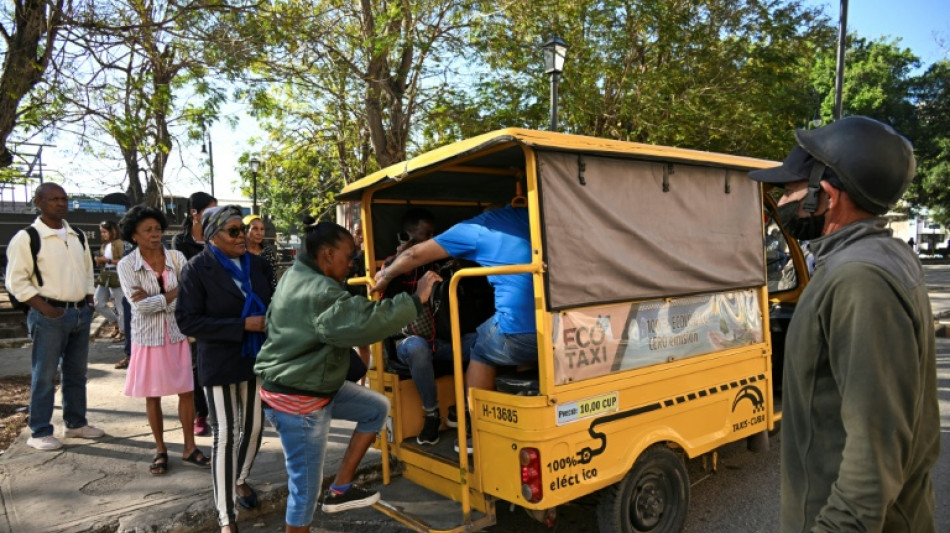 Triciclos el&eacute;ctricos y bicitaxis, la alternativa ante la crisis de combustible en Cuba