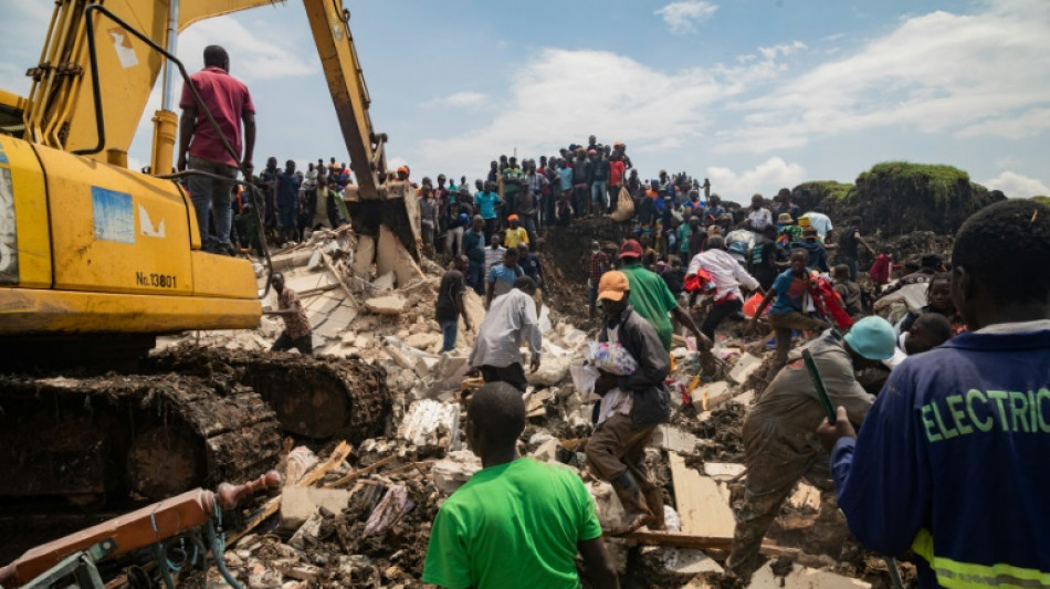 Desabamento de aterro sanit&aacute;rio deixa oito mortos em Uganda
