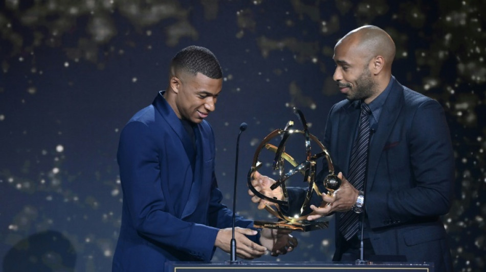 La afici&oacute;n del PSG es pesimista respecto a Mbapp&eacute;, pero no le guarda rencor