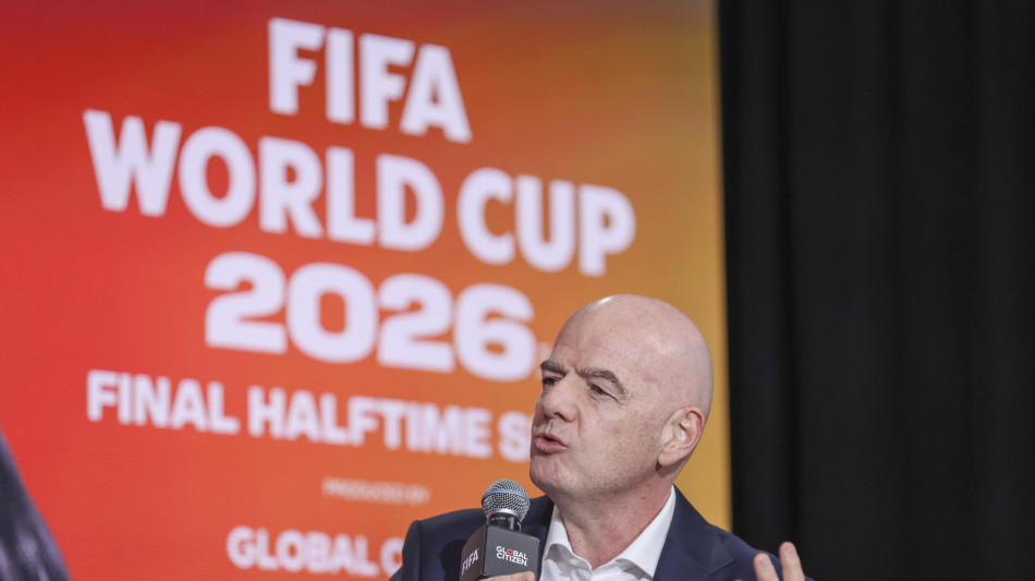 Mondiali: cambia la cerimonia degli inni, squadre una di fronte all'altra