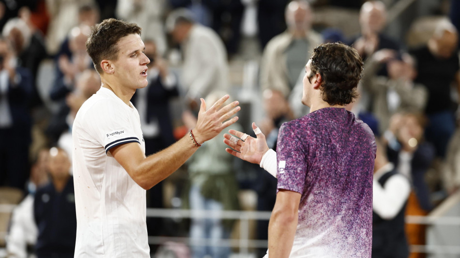 Roland Garros: Mensik in semifinale, battuto Fonseca