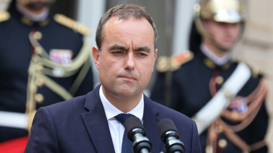 Primeiro-ministro franc&ecirc;s tenta convencer oposi&ccedil;&atilde;o a evitar censura