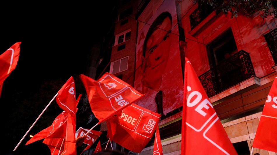 Media, 'Guardia Civil nella sede centrale del Partito Socialista a Madrid'