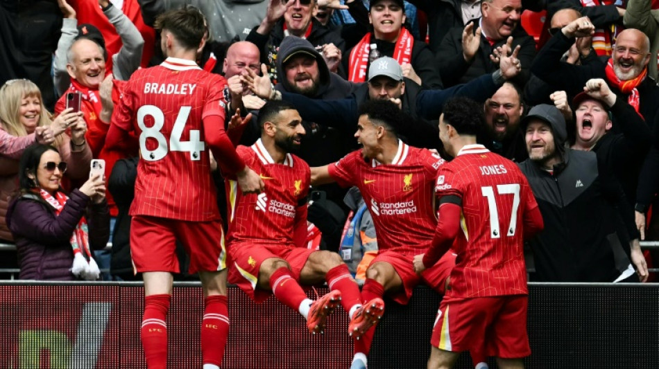 Liverpool vence West Ham (2-1) e fica mais perto do título da Premier League