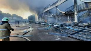Al menos 13 muertos y m&aacute;s de 40 heridos en un ataque con misil en un centro comercial de Ucrania