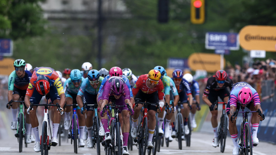 Giro: Magnier "grande lavoro di squadra, non ero sicuro di aver vinto"