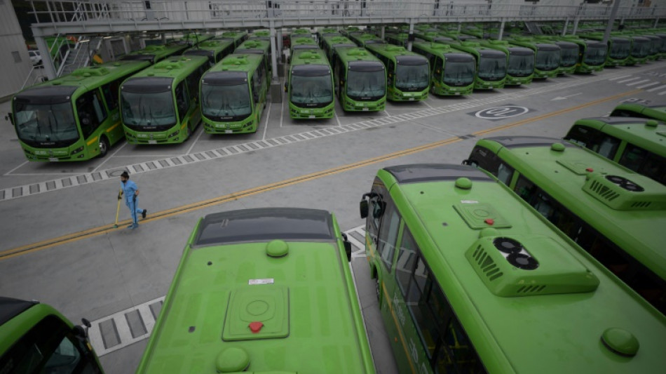 Bogota inaugure ses v&eacute;los en libre-service et son r&eacute;seau de bus &eacute;lectriques