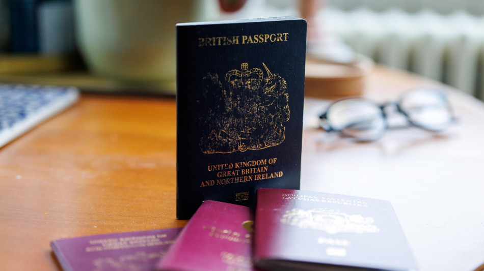 Ranking dei passaporti pi&ugrave; 'potenti', Usa dal primo al decimo posto in 20 anni