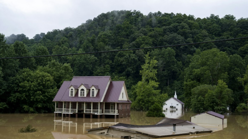 Número de muertes por inundaciones en sur de EEUU se eleva a 25