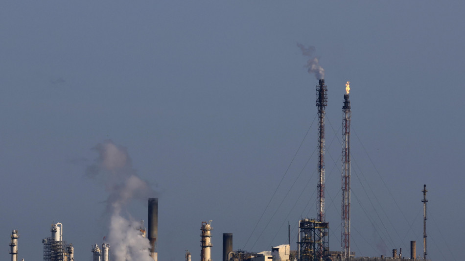 Il petrolio chiude in rialzo a New York a 99,08 dollari