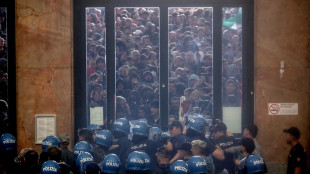 Scontri al corteo proPal a Milano, 6 misure cautelari e altri 8 indagati
