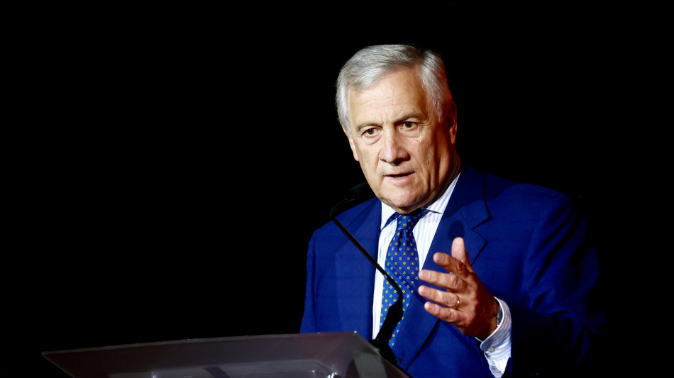 Tajani, 'il centro &egrave; solo Forza Italia, porte aperte a riformisti e moderati'