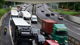 Vier von zehn Autofahrern lassen ihr Auto wegen steigender Kosten h&auml;ufiger stehen