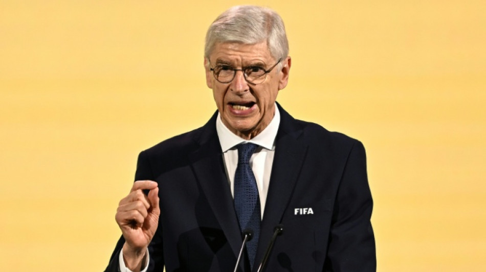 Wenger se diz 'cauteloso' sobre possível mudança na regra do impedimento
