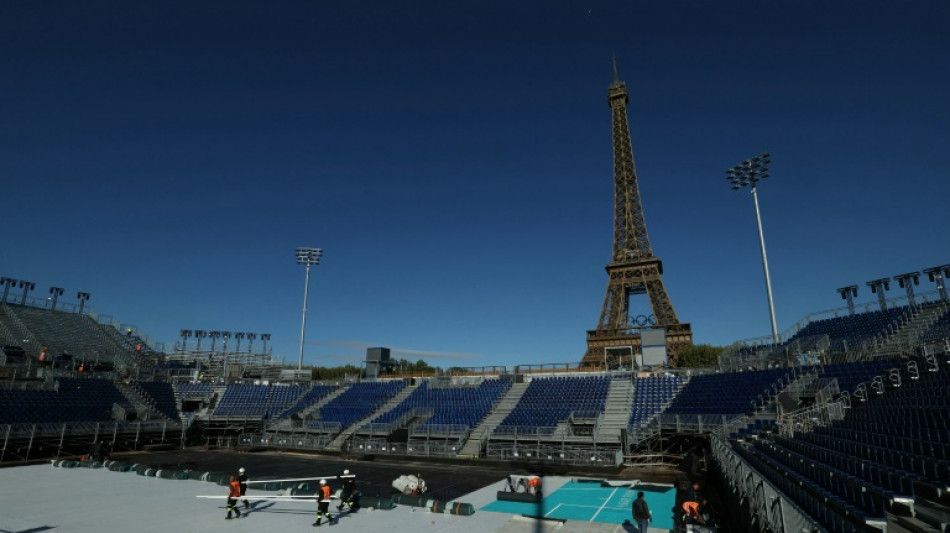 JO: au pied de la tour Eiffel, comment faire dispara&icirc;tre un stade en huit semaines