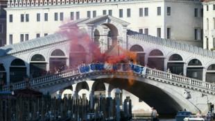 "No hay espacio para Bezos" en Venecia, clama protesta despu&eacute;s de la boda del fundador de Amazon