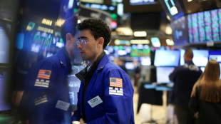 Wall Street évolue en baisse, attend un signe de la Fed